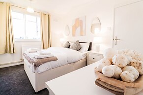 Lovely 3 Bedroom Maisonette