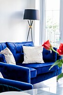 Luxurious 2 Bedroom Apartment - Free Parking