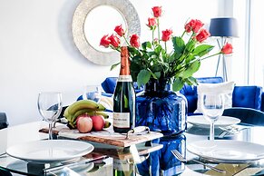 Luxurious 2 Bedroom Apartment - Free Parking