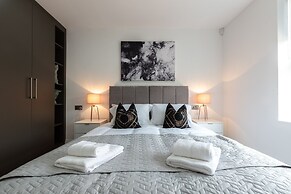 Luxurious 2 Bedroom Apartment - Free Parking