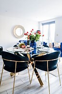 Luxurious 2 Bedroom Apartment - Free Parking