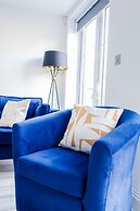 Luxurious 2 Bedroom Apartment - Free Parking