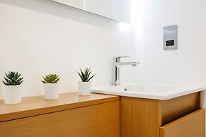 Modern 1 Bed Flat in Town Centre - Free Wifi