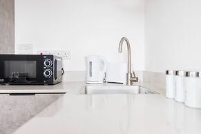 Modern 1 Bed Flat in Town Centre - Free Wifi