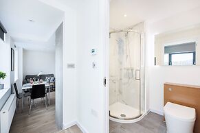 Modern 1 Bed Flat in Town Centre - Free Wifi