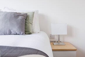 Modern 1 Bed Flat in Town Centre - Free Wifi