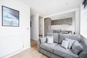 Modern 1 Bed Flat in Town Centre - Free Wifi