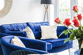 Luxurious 1 Bed Apartment - Free Wifi and Parking