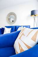 Luxurious 1 Bed Apartment - Free Wifi and Parking