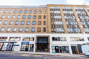 Modern 2 bed Flat in Town Centre - Free Wifi