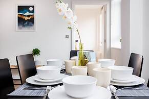 Modern 2 bed Flat in Town Centre - Free Wifi