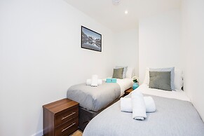 Modern 2 bed Flat in Town Centre - Free Wifi