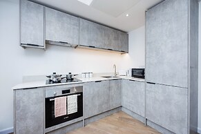 Modern 2 bed Flat in Town Centre - Free Wifi