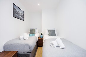 Modern 2 bed Flat in Town Centre - Free Wifi