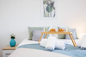 Modern 2 bed Flat in Town Centre - Free Wifi