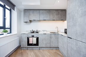 Modern 2 bed Flat in Town Centre - Free Wifi