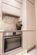 Beautiful Kensington Garden Apartment