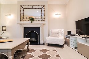 Beautiful Kensington Garden Apartment