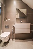 Beautiful Kensington Garden Apartment