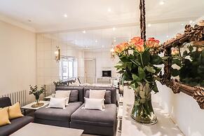 Beautiful Kensington Garden Apartment