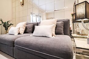 Beautiful Kensington Garden Apartment