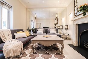 Beautiful Kensington Garden Apartment