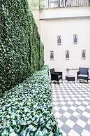 Beautiful Kensington Garden Apartment