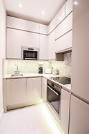 Beautiful Kensington Garden Apartment