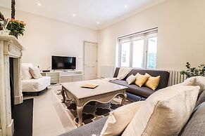 Beautiful Kensington Garden Apartment