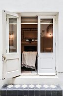 Beautiful Kensington Garden Apartment