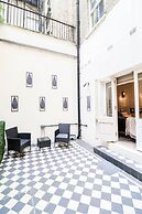 Beautiful Kensington Garden Apartment