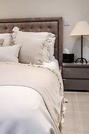 Beautiful Kensington Garden Apartment