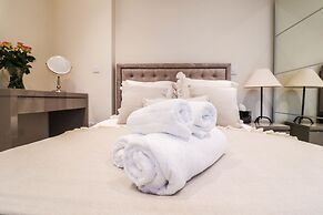 Beautiful Kensington Garden Apartment