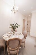 Beautiful Kensington Garden Apartment