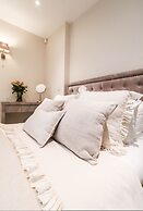 Beautiful Kensington Garden Apartment