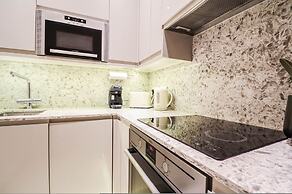 Beautiful Kensington Garden Apartment