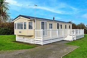Chalet in Cornwall Near Kynance Cove
