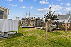 Coastal Cottage Retreat Steps From The Beach 2 Bedroom Cottage