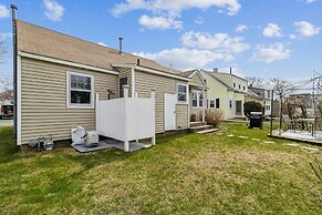 Coastal Cottage Retreat Steps From The Beach 2 Bedroom Cottage