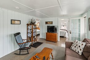 Coastal Cottage Retreat Steps From The Beach 2 Bedroom Cottage