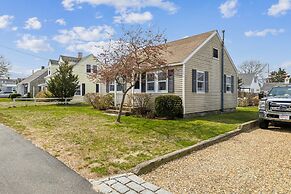 Coastal Cottage Retreat Steps From The Beach 2 Bedroom Cottage