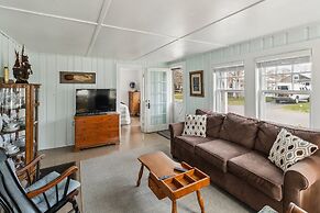 Coastal Cottage Retreat Steps From The Beach 2 Bedroom Cottage