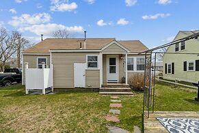 Coastal Cottage Retreat Steps From The Beach 2 Bedroom Cottage