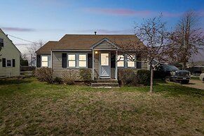 Coastal Cottage Retreat Steps From The Beach 2 Bedroom Cottage