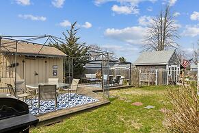 Coastal Cottage Retreat Steps From The Beach 2 Bedroom Cottage