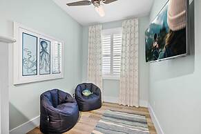 2 Steps to Ice Plant Downtown St Aug Beach Club