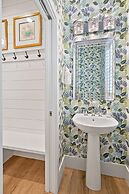 2 Steps to Ice Plant Downtown St Aug Beach Club