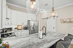 2 Steps to Ice Plant Downtown St Aug Beach Club