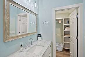 2 Steps to Ice Plant Downtown St Aug Beach Club