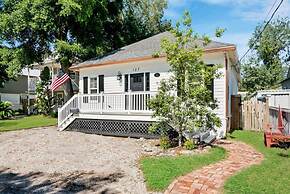 Pool and Hot Tub Walk to Ice Plant and Downtown